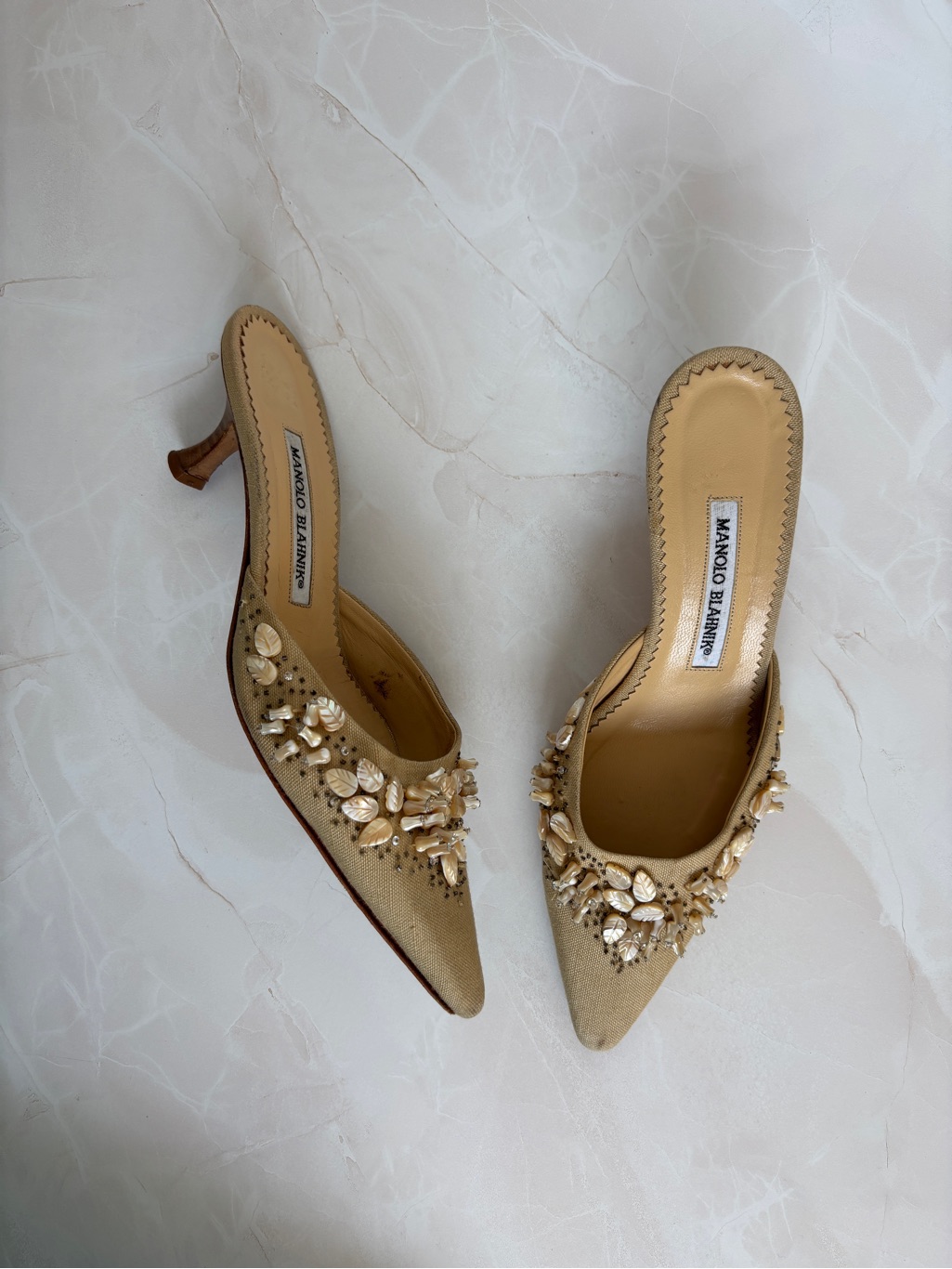 Rare Vintage Y2k Manolo Blahnik Tan Pearl Kitten Heel Mule — image 7 of 8